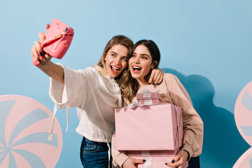 young-ladies-with-pink-camera-taking-selfie.jpg young-ladies-with-pink-camera-taking-selfie.jpg
