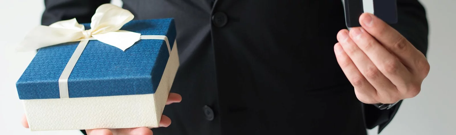 Что подарить парню на 23 февраля?