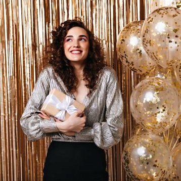 Отличный подарок на день рождения имениннику