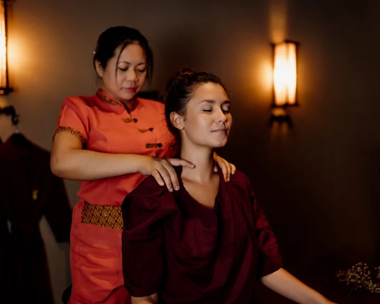 Подарочный сертификат на Рождество на массаж шейно-воротниковой зоны с бальзамом