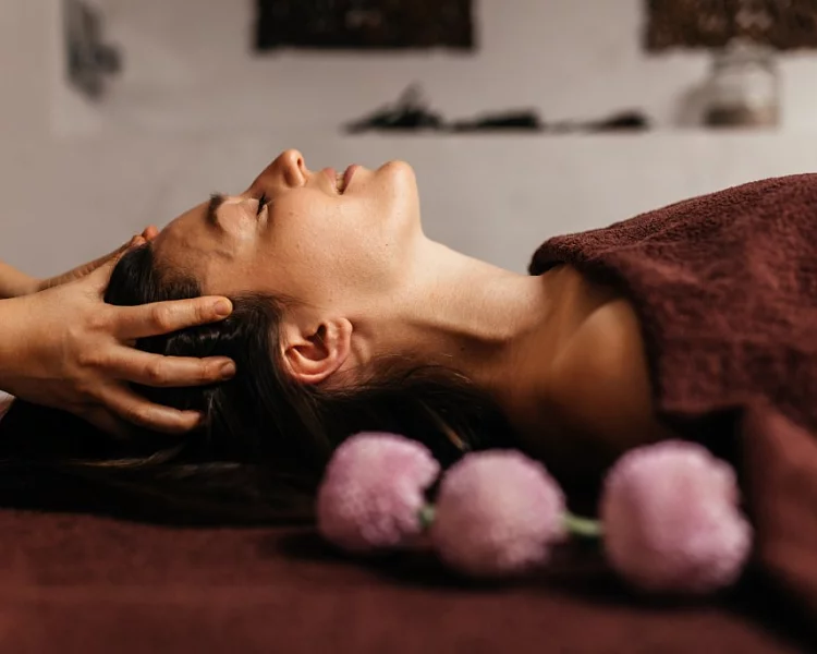 Подарочный сертификат на Новый год для женщины на сумму 15000 рублей